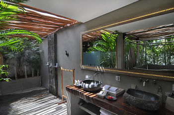 Blue Karma Dijiwa Seminyak