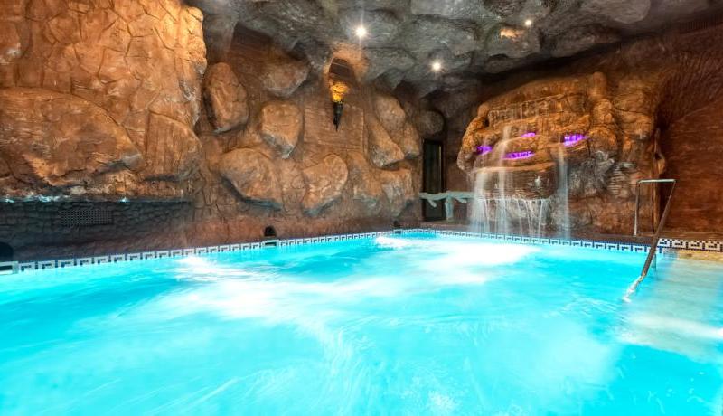 Набат Палас (Воеводино)