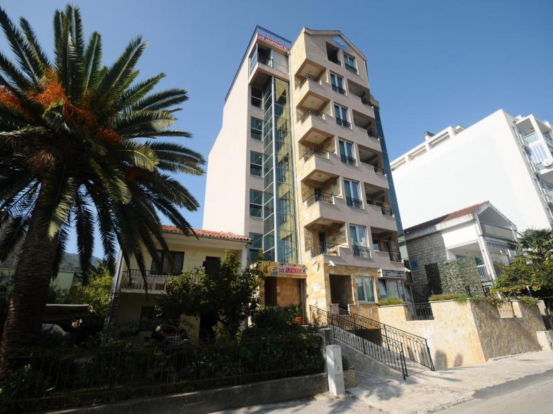 Lux Apartmani M