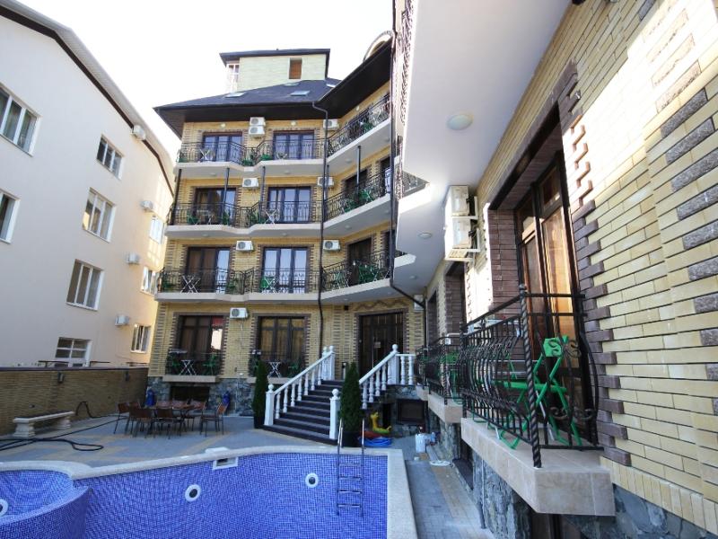 Castro (Кабардинка)