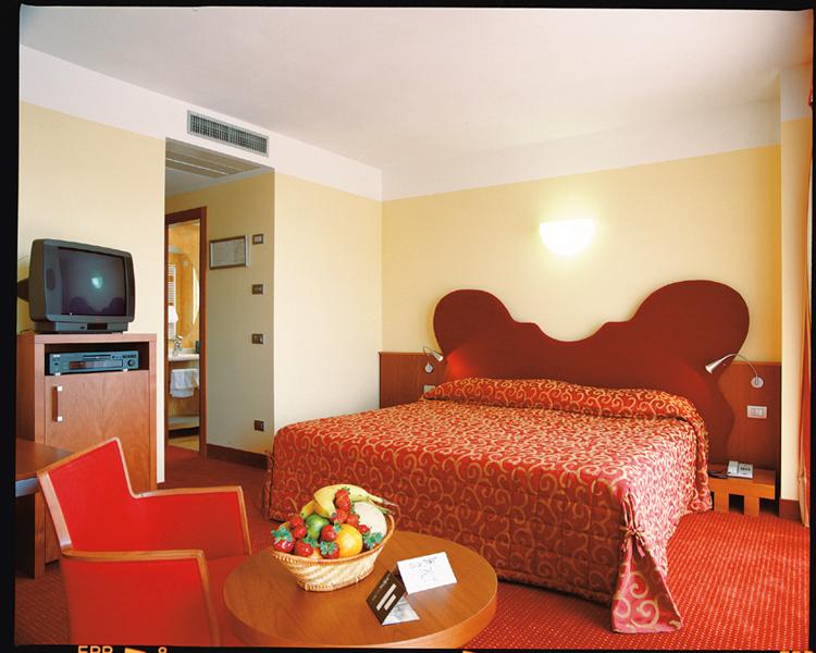 Color Hotel
