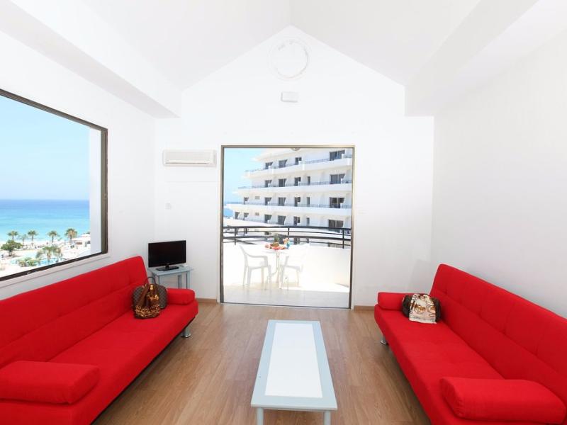 Constantinos the Great Hotel Apts