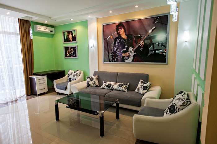 Rock Hotel First Line