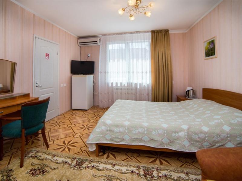 Зеленый Попугай