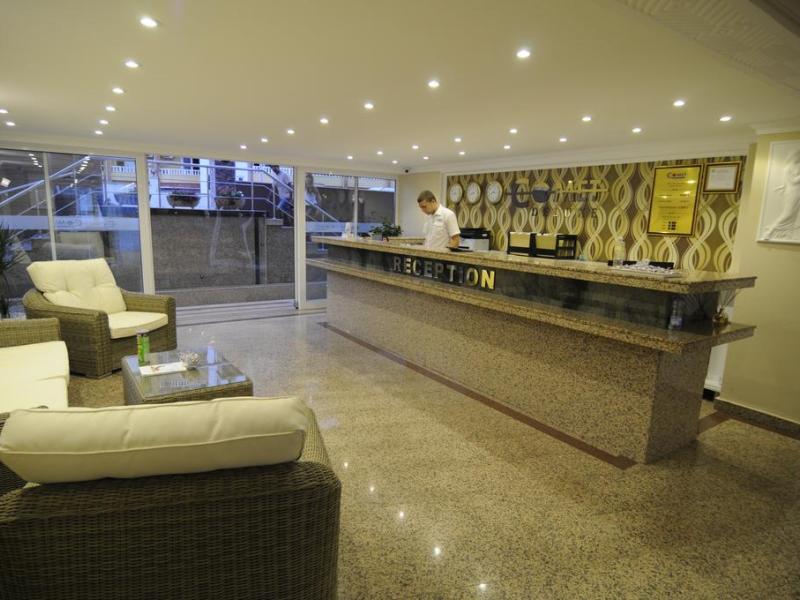 Comet Hotel & Resort