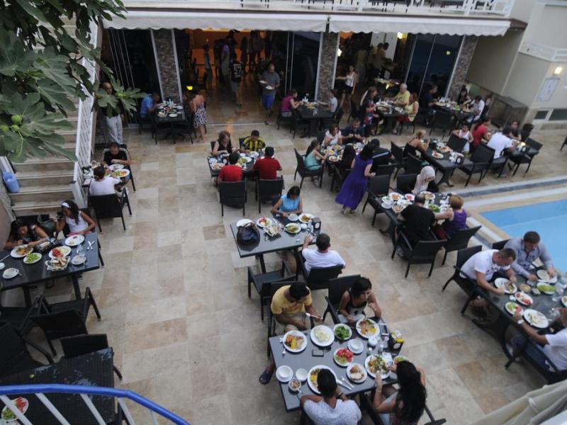 Comet Hotel & Resort