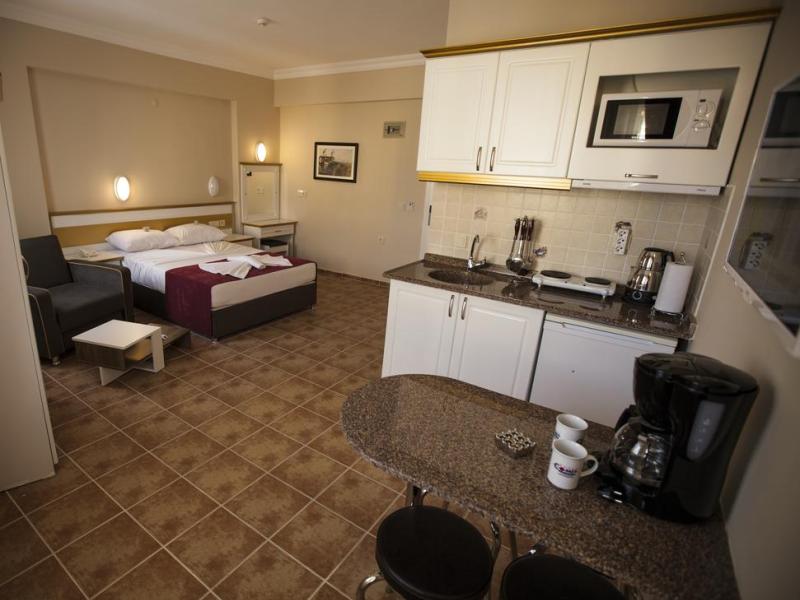 Comet Hotel & Resort