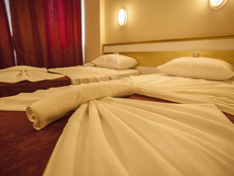 Comet Hotel & Resort
