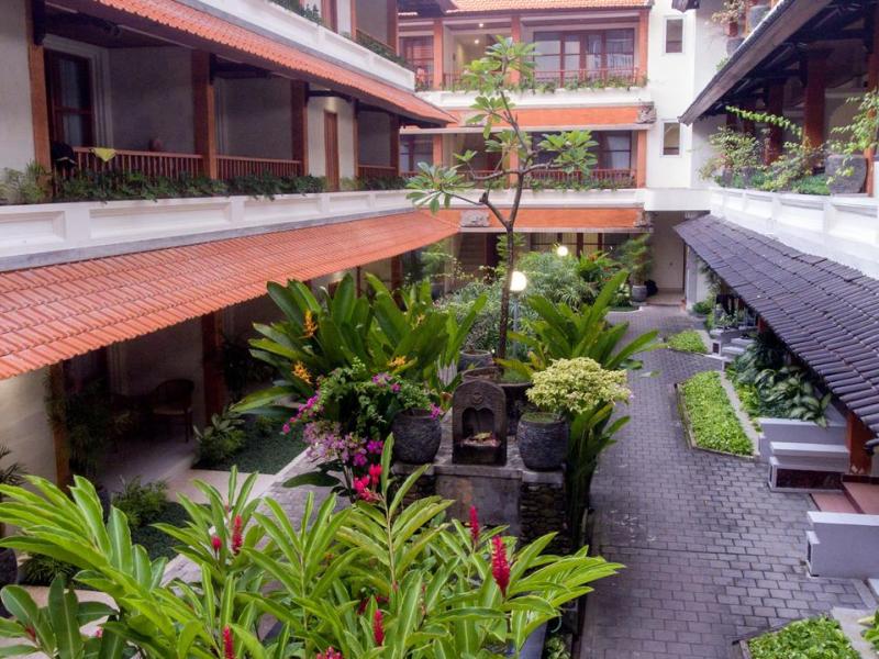 RedDoorz @ Raya Pantai Kuta