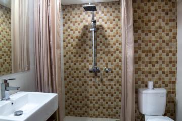 Отель RedDoorz @ Raya Pantai Kuta Индонезия, Кута, фото 16