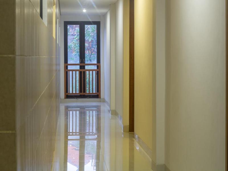 RedDoorz @ Raya Pantai Kuta