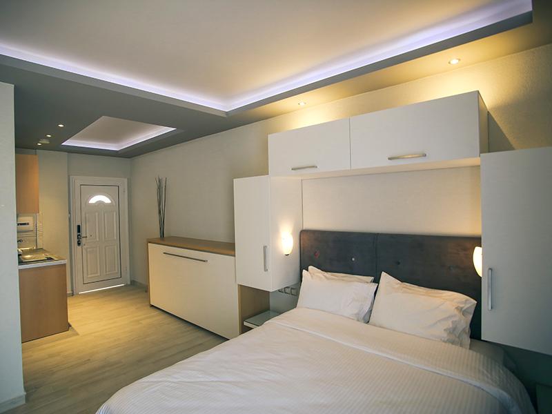 Royal Hotel and Suites