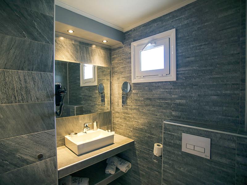 Royal Hotel and Suites