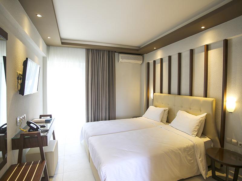 Royal Hotel and Suites