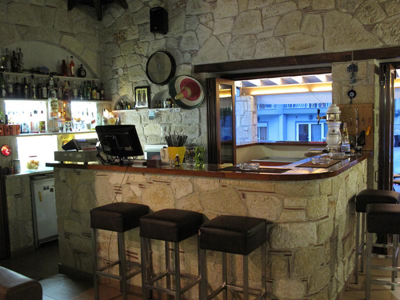 Royal Hotel and Suites