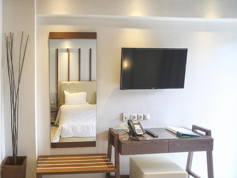 Royal Hotel and Suites