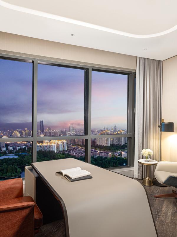 Hualuxe Shanghai Changfeng Park by IHG 