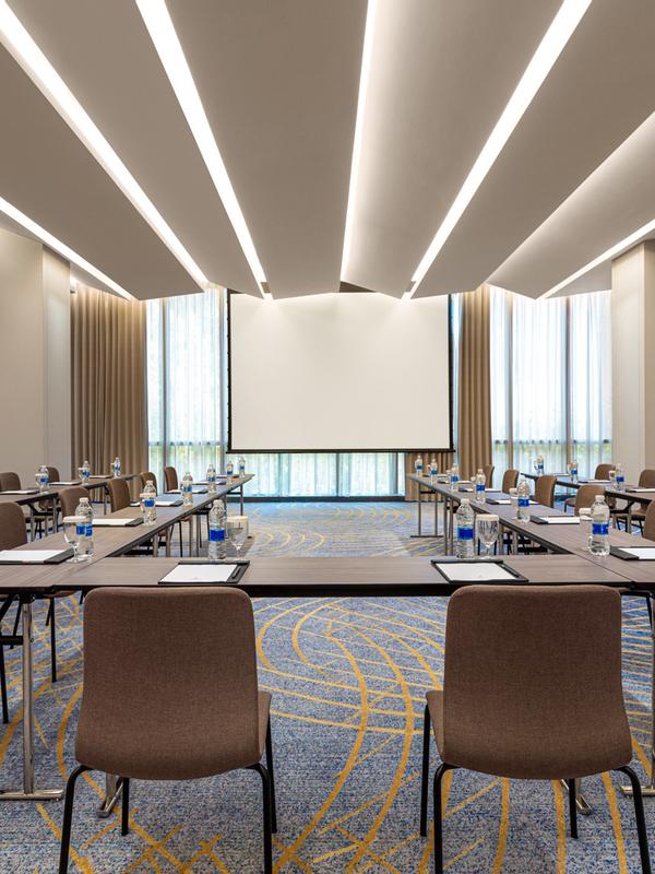Hualuxe Shanghai Changfeng Park by IHG 