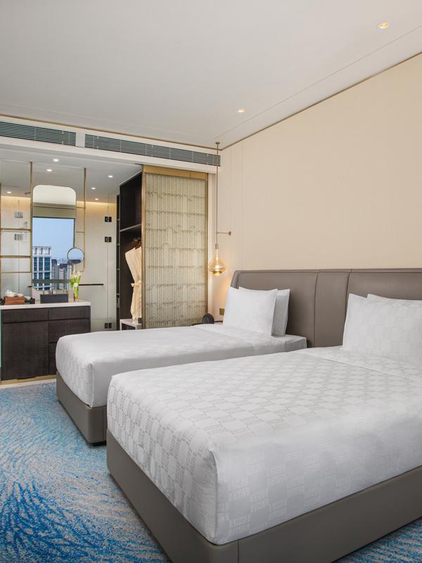 Hualuxe Shanghai Changfeng Park by IHG 