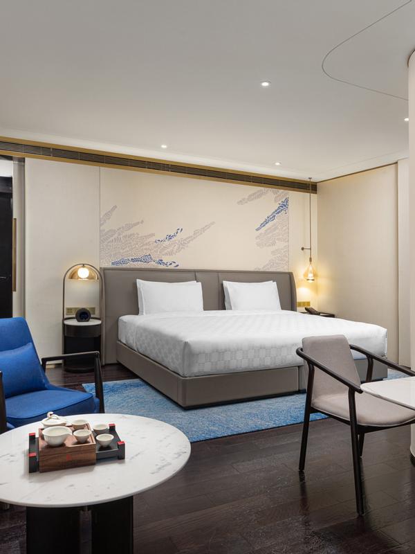 Hualuxe Shanghai Changfeng Park by IHG 