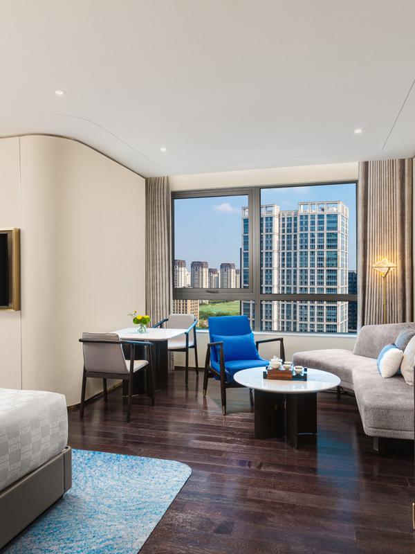 Hualuxe Shanghai Changfeng Park by IHG 