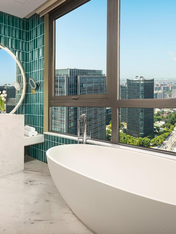 Hualuxe Shanghai Changfeng Park by IHG 