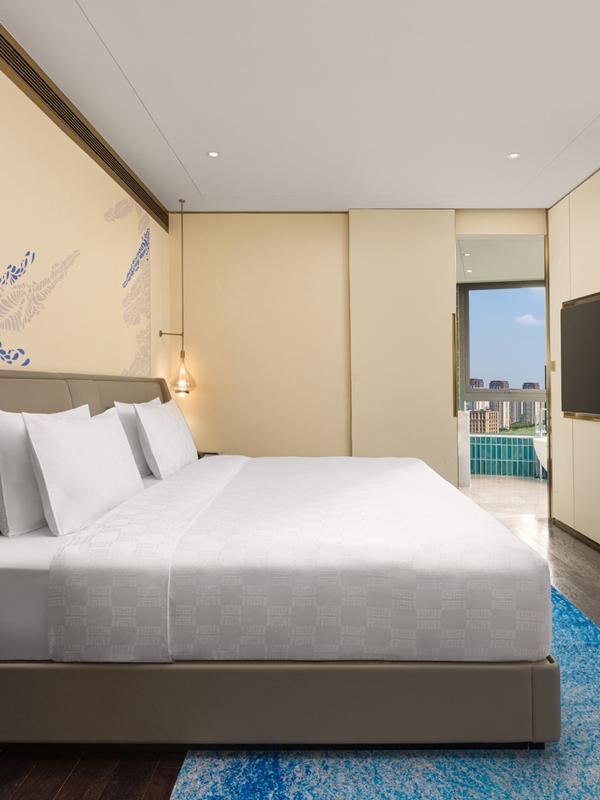Hualuxe Shanghai Changfeng Park by IHG 