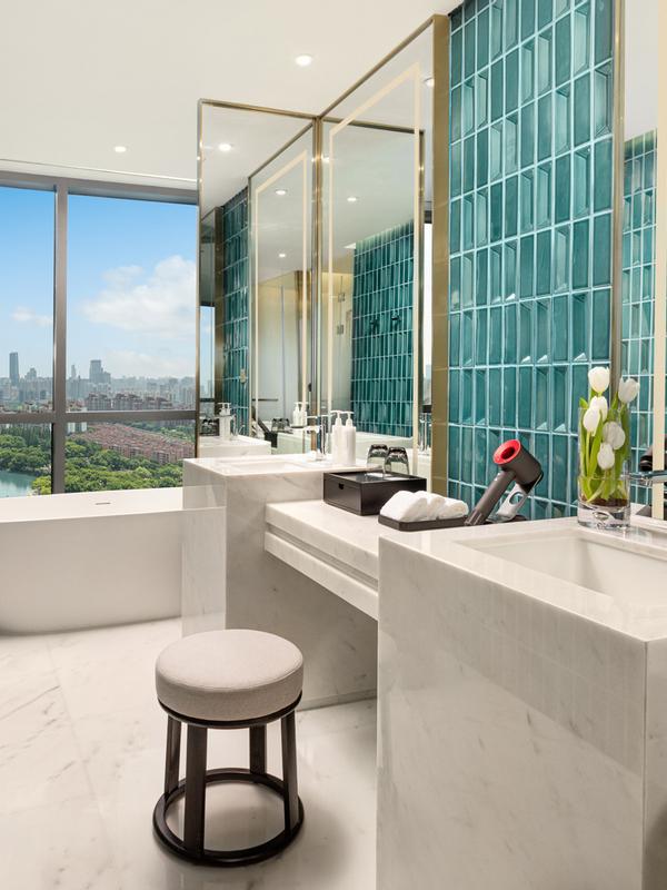 Hualuxe Shanghai Changfeng Park by IHG 