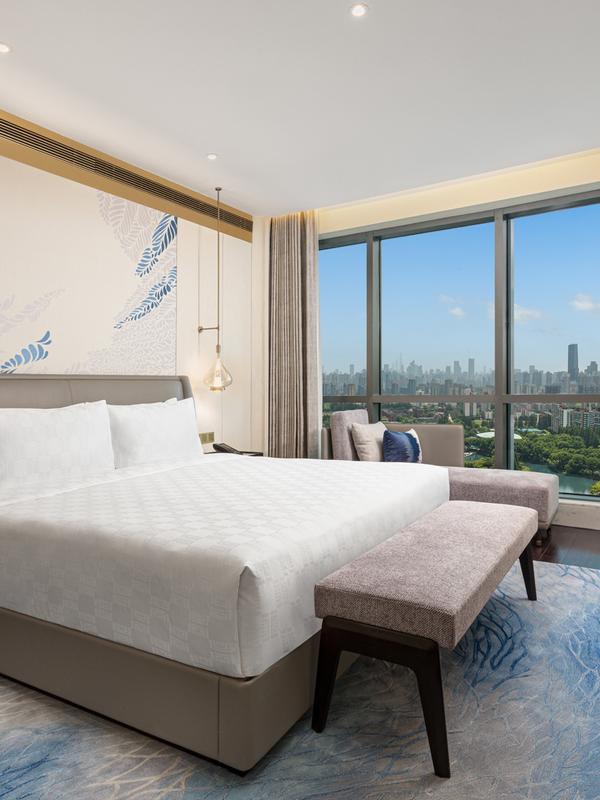 Hualuxe Shanghai Changfeng Park by IHG 