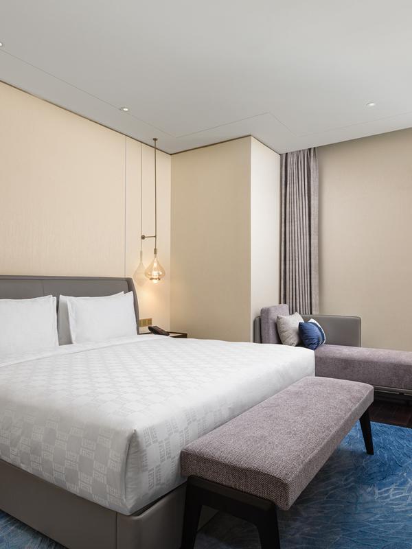 Hualuxe Shanghai Changfeng Park by IHG 