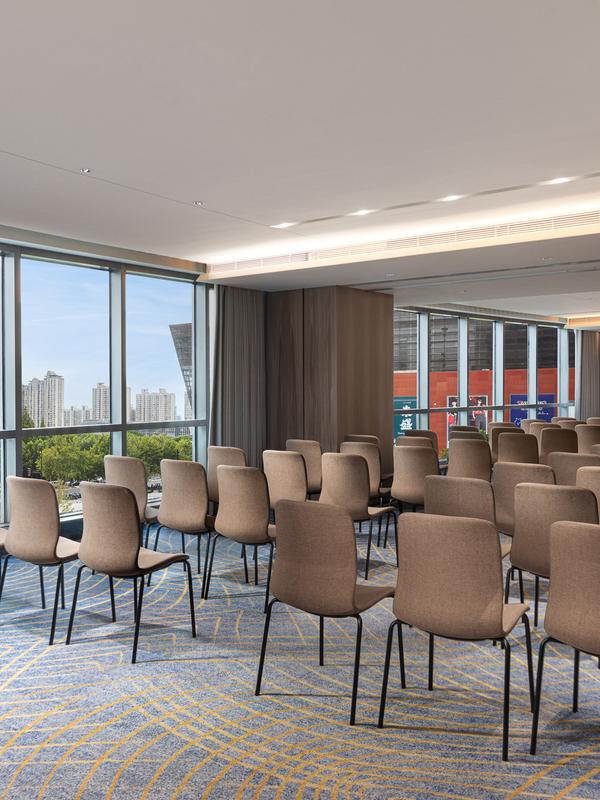 Hualuxe Shanghai Changfeng Park by IHG 