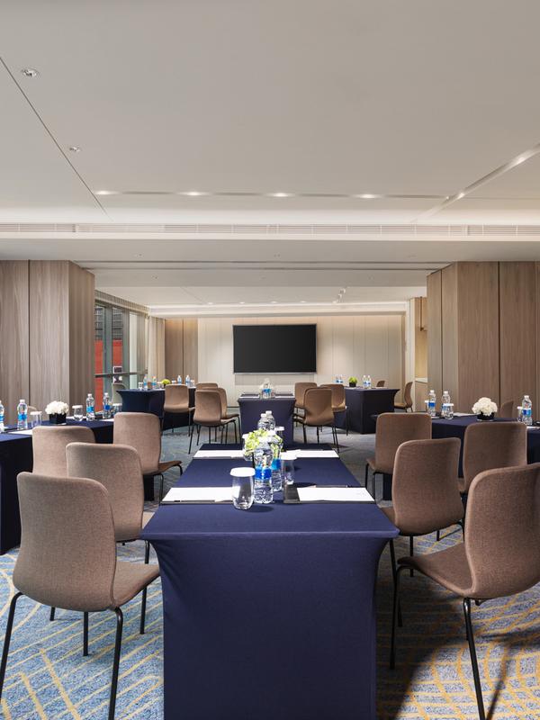 Hualuxe Shanghai Changfeng Park by IHG 