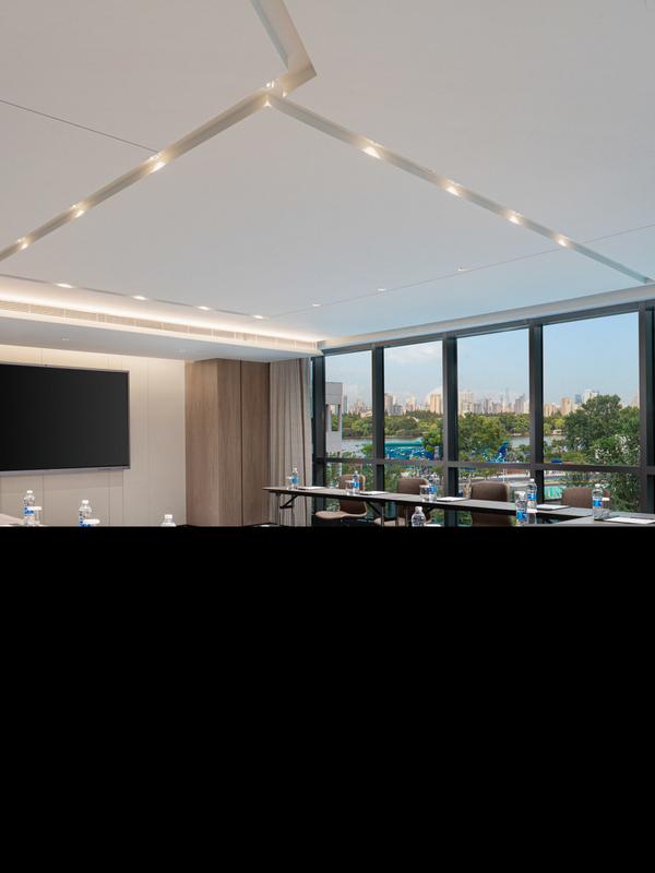 Hualuxe Shanghai Changfeng Park by IHG 