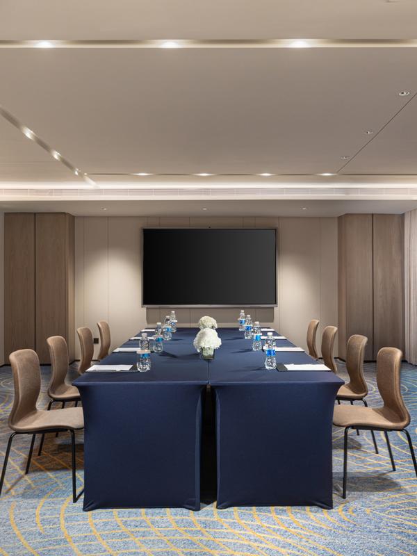 Hualuxe Shanghai Changfeng Park by IHG 