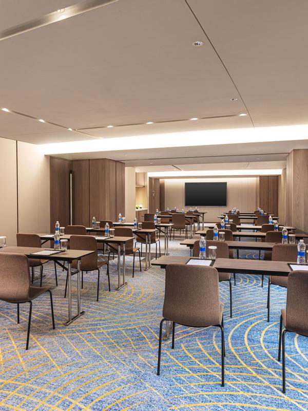 Hualuxe Shanghai Changfeng Park by IHG 