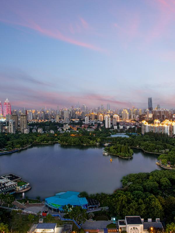 Hualuxe Shanghai Changfeng Park by IHG 