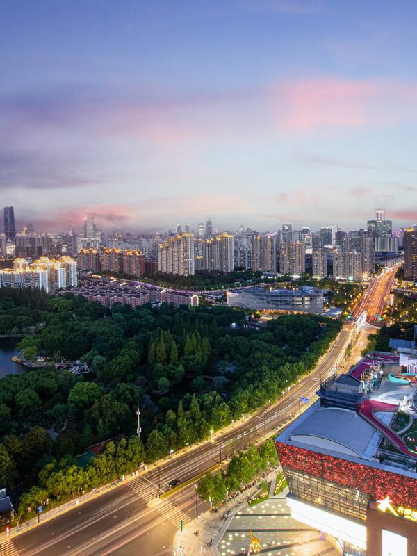 Hualuxe Shanghai Changfeng Park by IHG 