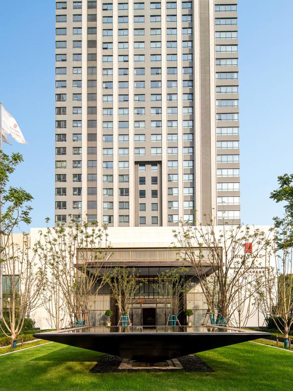 Hualuxe Shanghai Changfeng Park by IHG 