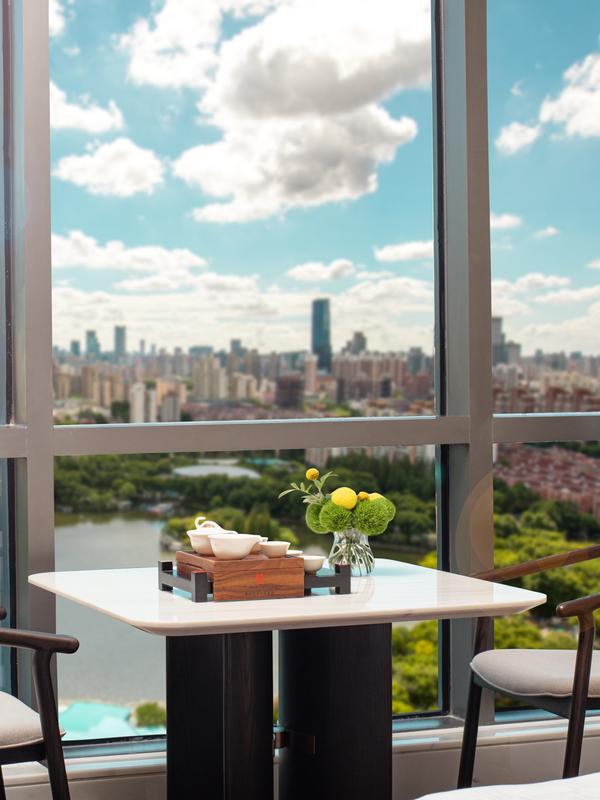 Hualuxe Shanghai Changfeng Park by IHG 