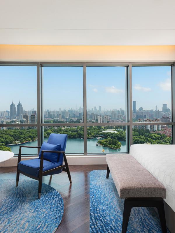Hualuxe Shanghai Changfeng Park by IHG 
