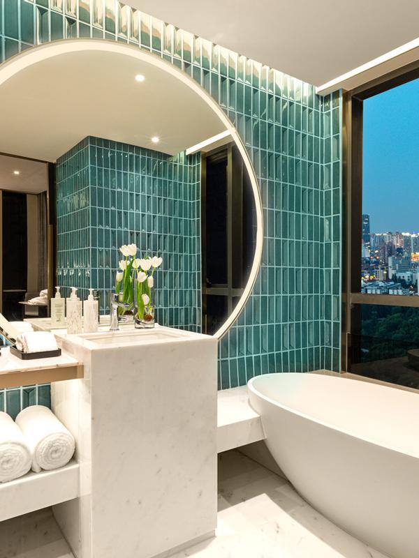 Hualuxe Shanghai Changfeng Park by IHG 