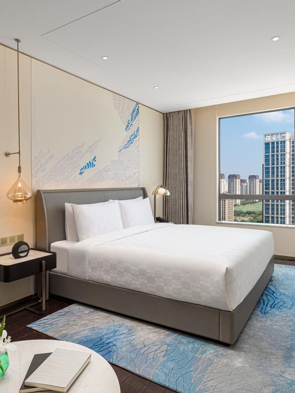 Hualuxe Shanghai Changfeng Park by IHG 