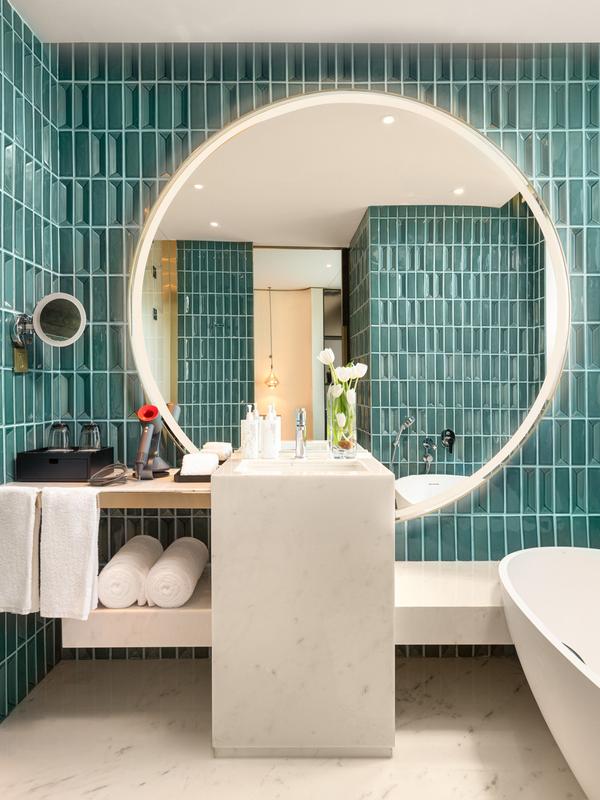Hualuxe Shanghai Changfeng Park by IHG 