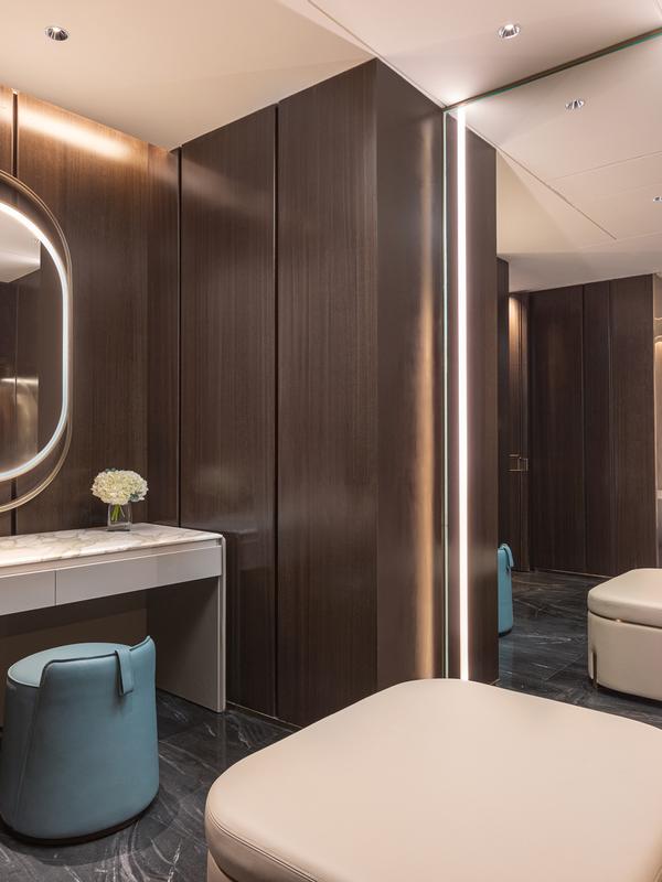 Hualuxe Shanghai Changfeng Park by IHG 