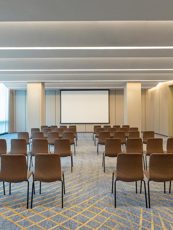 Hualuxe Shanghai Changfeng Park by IHG 