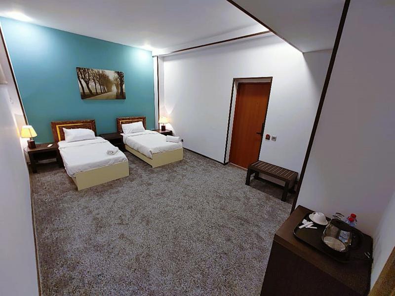 Crossway Hotel