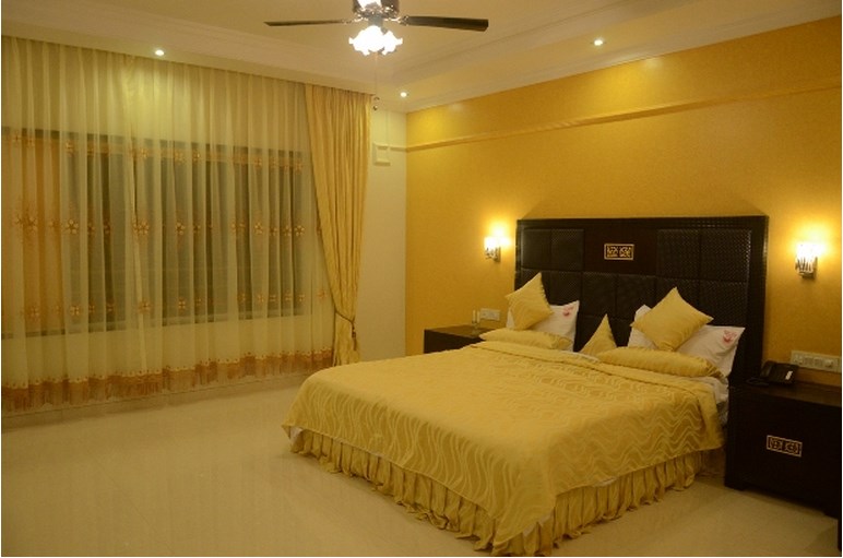 Royal Mirage Boutique