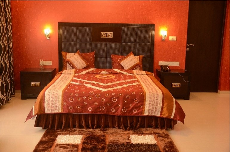 Royal Mirage Boutique