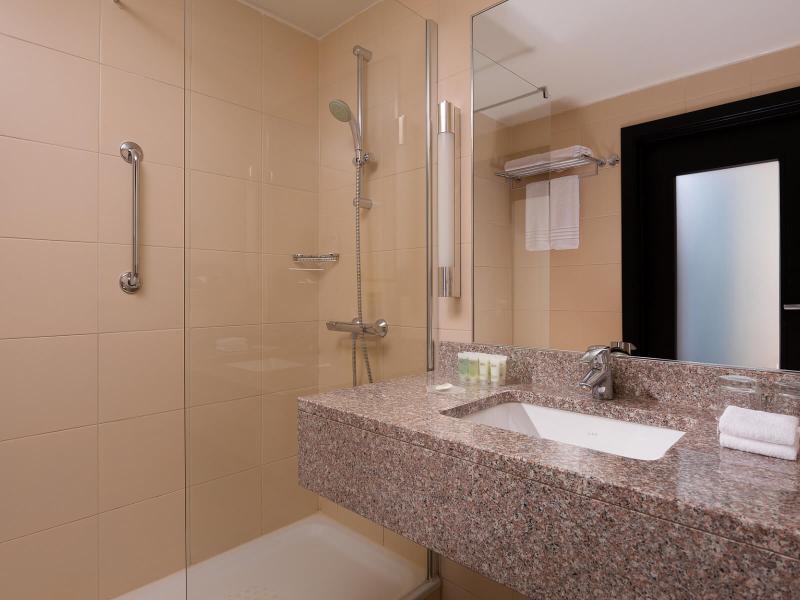 Cort Inn St. Petersburg Hotel & Conference Center