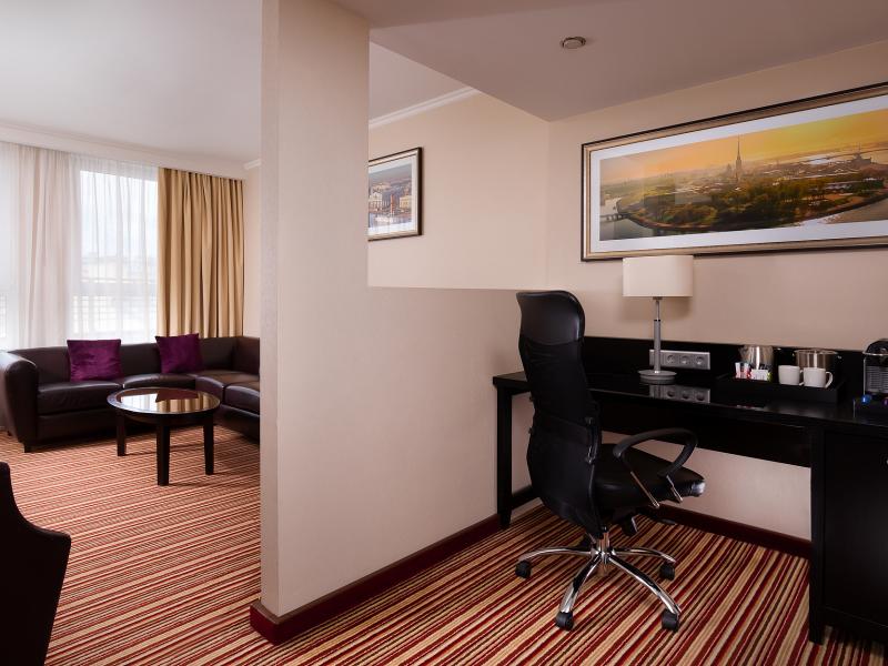 Cort Inn St. Petersburg Hotel & Conference Center